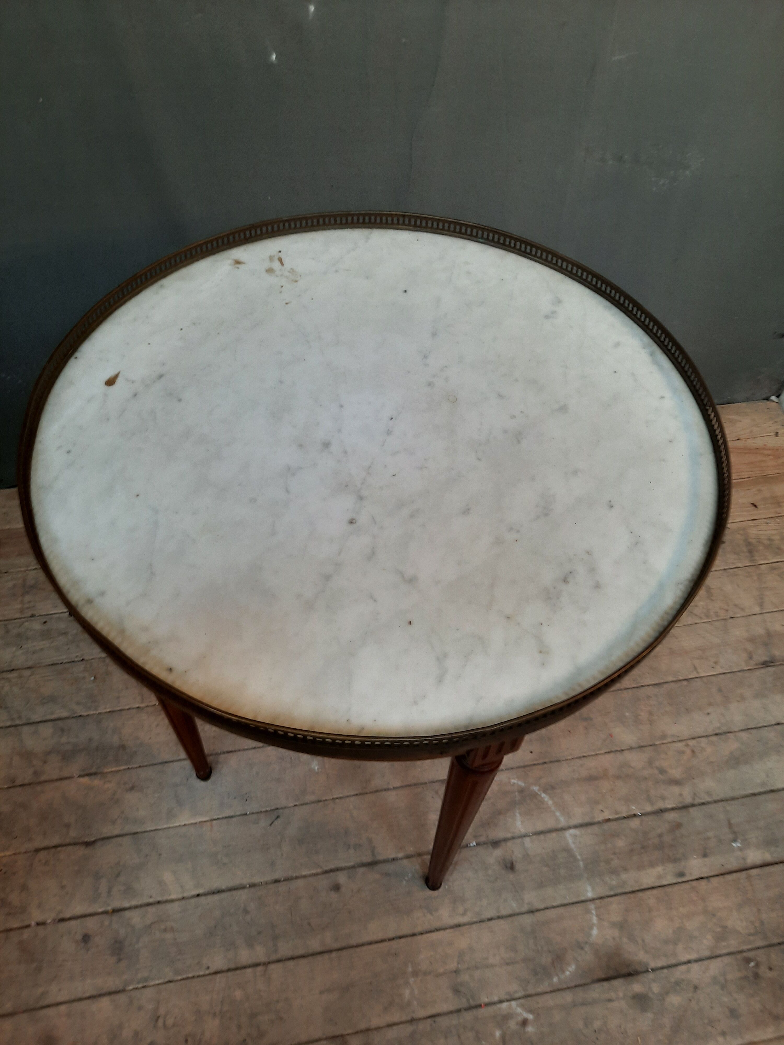Louis XVI-style hot water table
