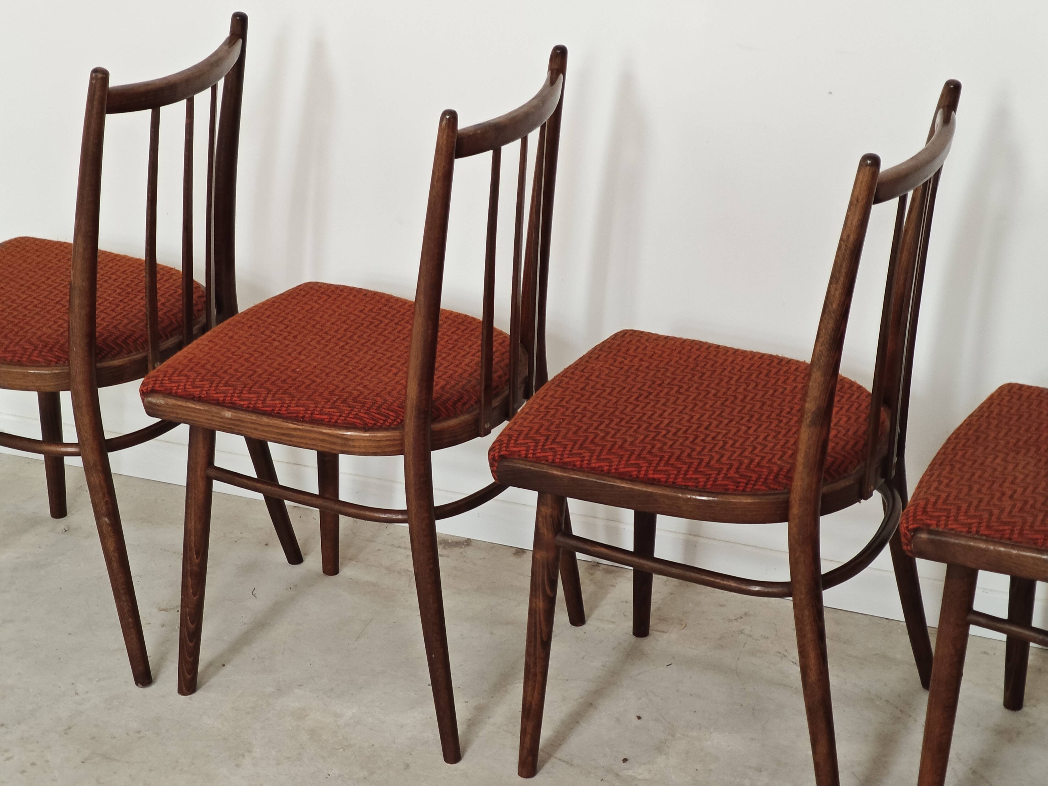 Set of 4 dining chairs TON Bystrice Antonin Suman orange fabric