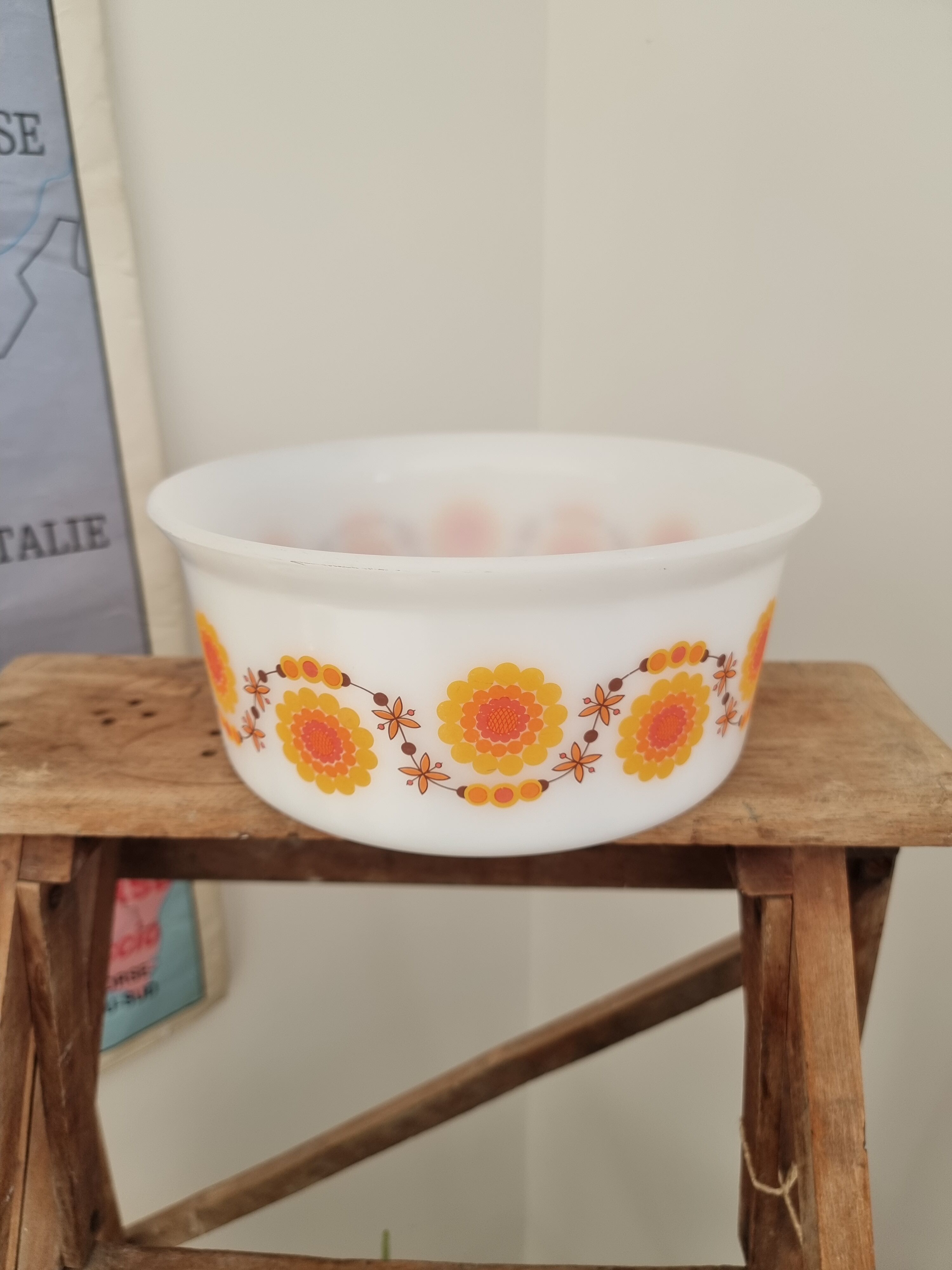 Arcopal vintage serving dish or salad bowl