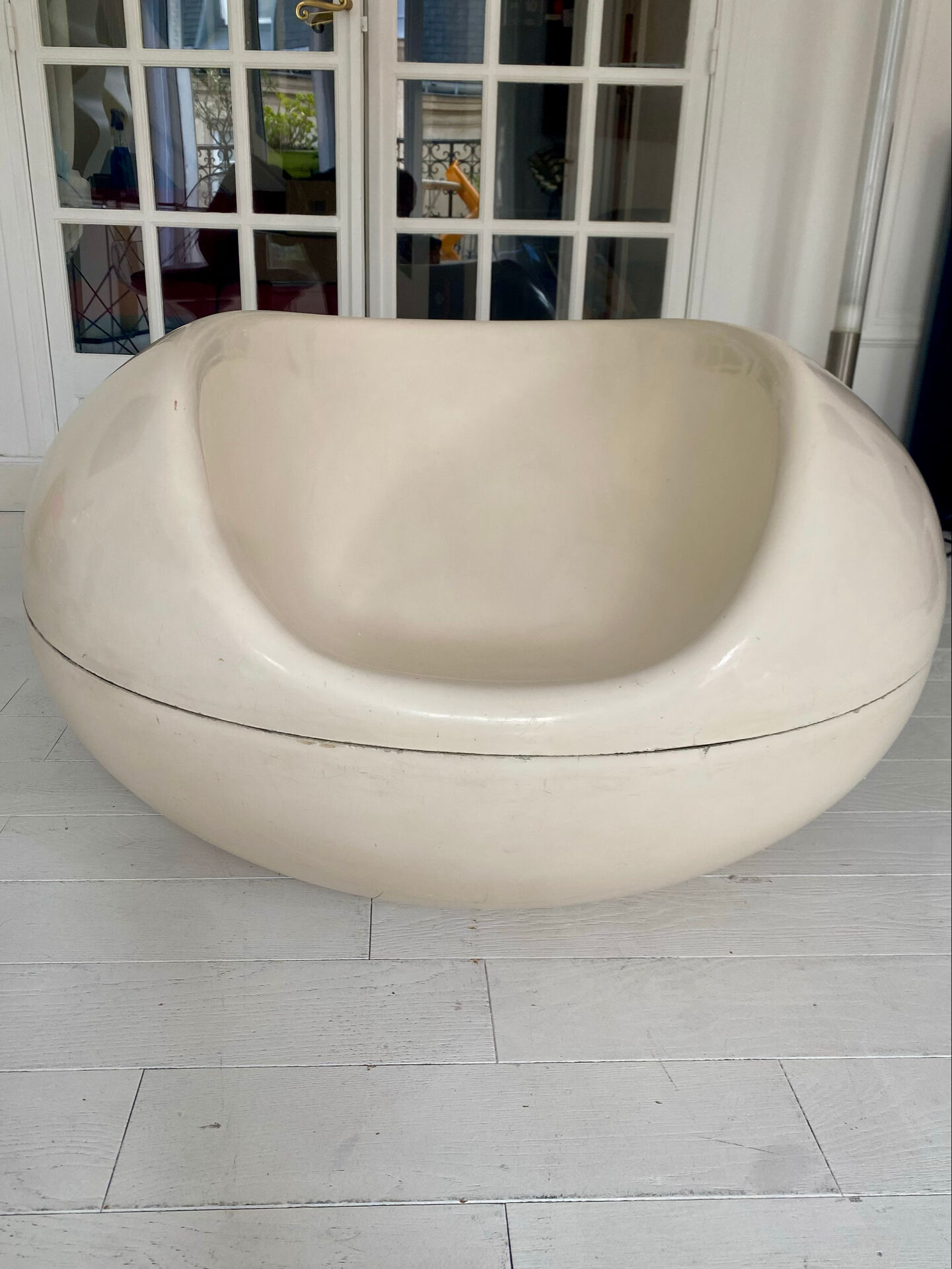 Eero Aarnio Pastil chair