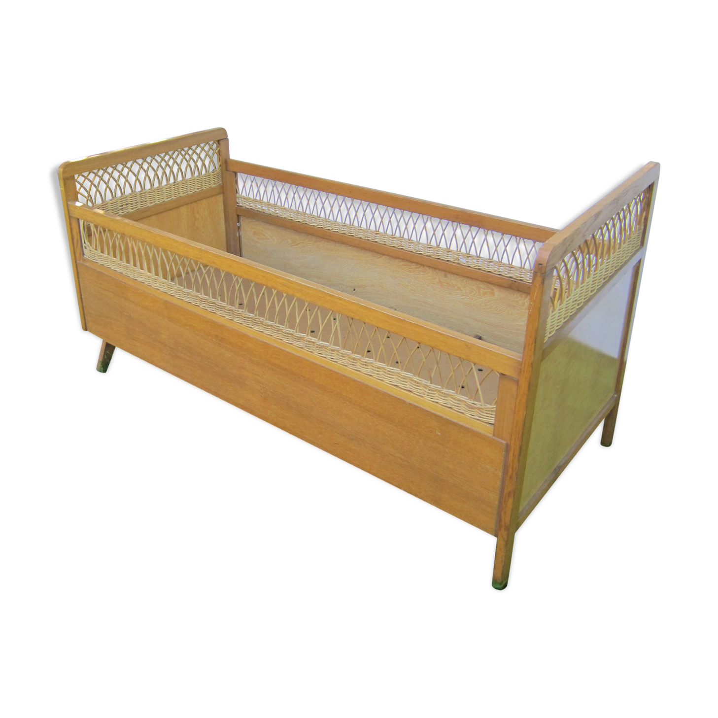 Baby rattan bed