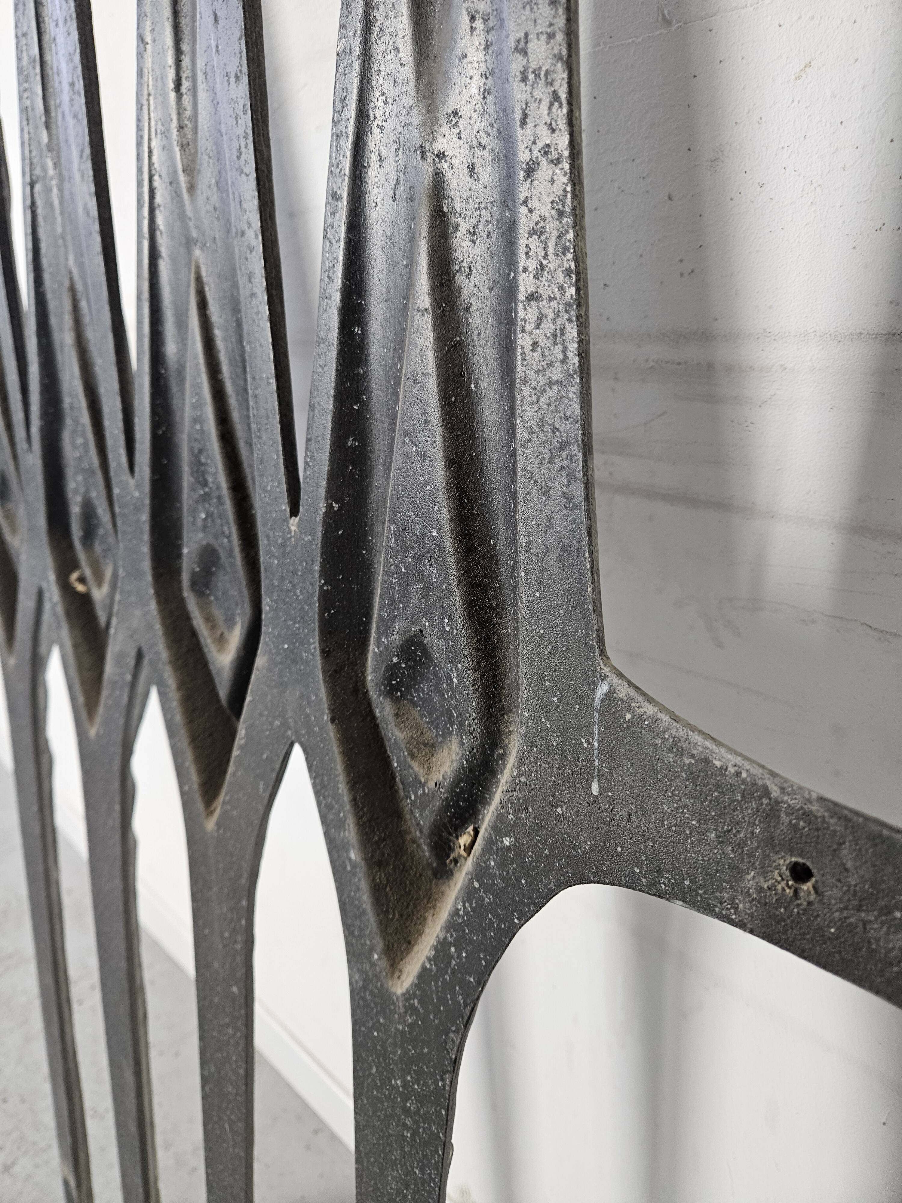 Brutalist wall decoration sculpture from the 1970s in aluminium cast.