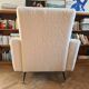 Fauteuil style Rockabilly tissu bouclettes blanches