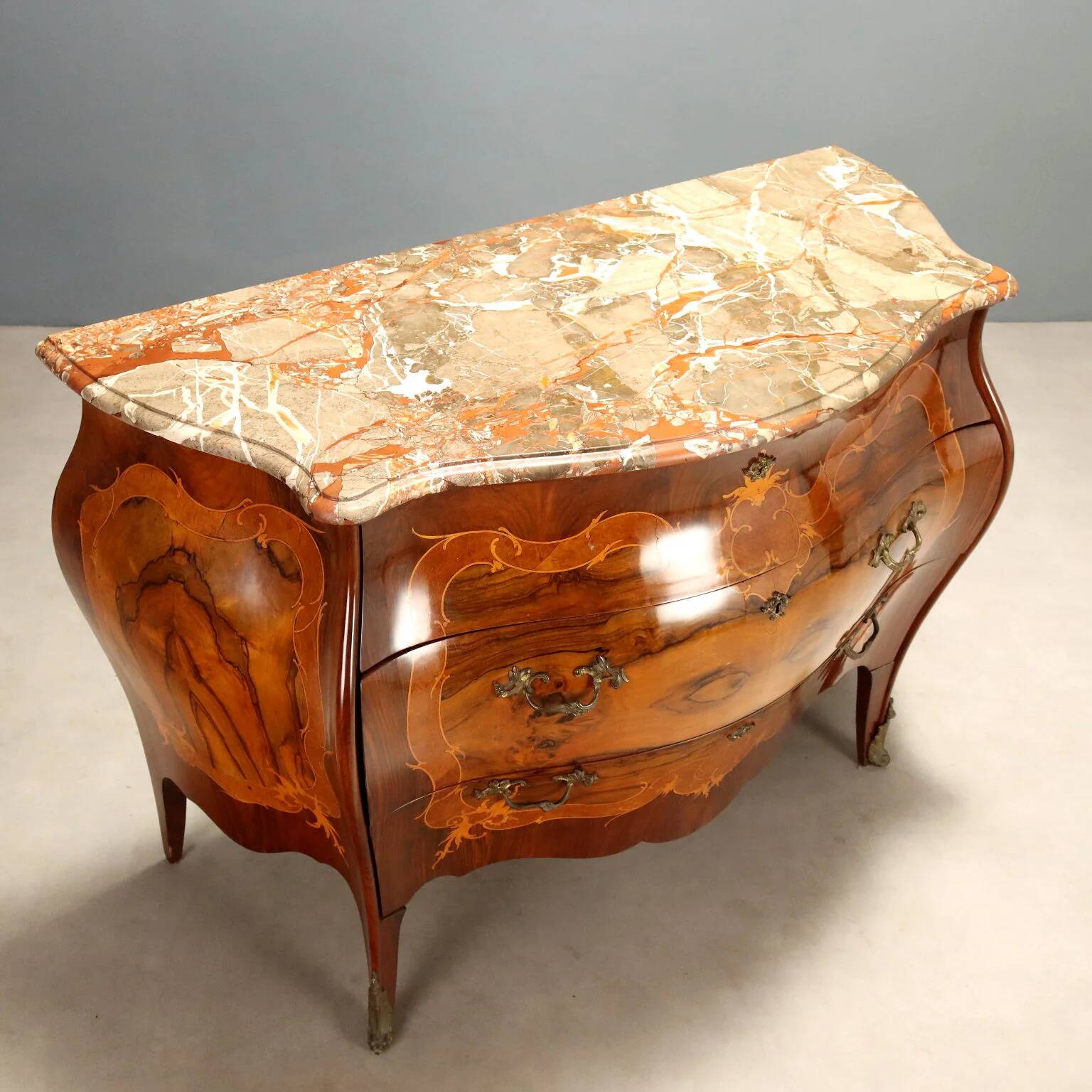 Commode ancienne baroque en noyer et marbre, Italie, XXe siècle
