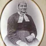Antique Oval wooden frame with gilded border 27 cm x 24 cm