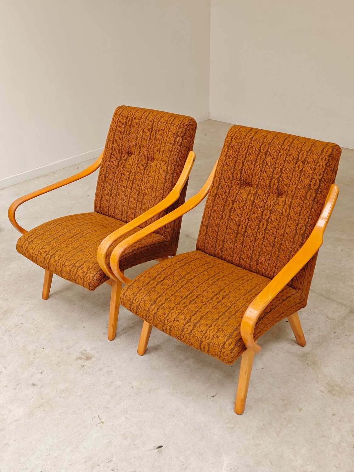 Pair of armchairs 6953 by Jaroslav Smidek for TON (Thonet)