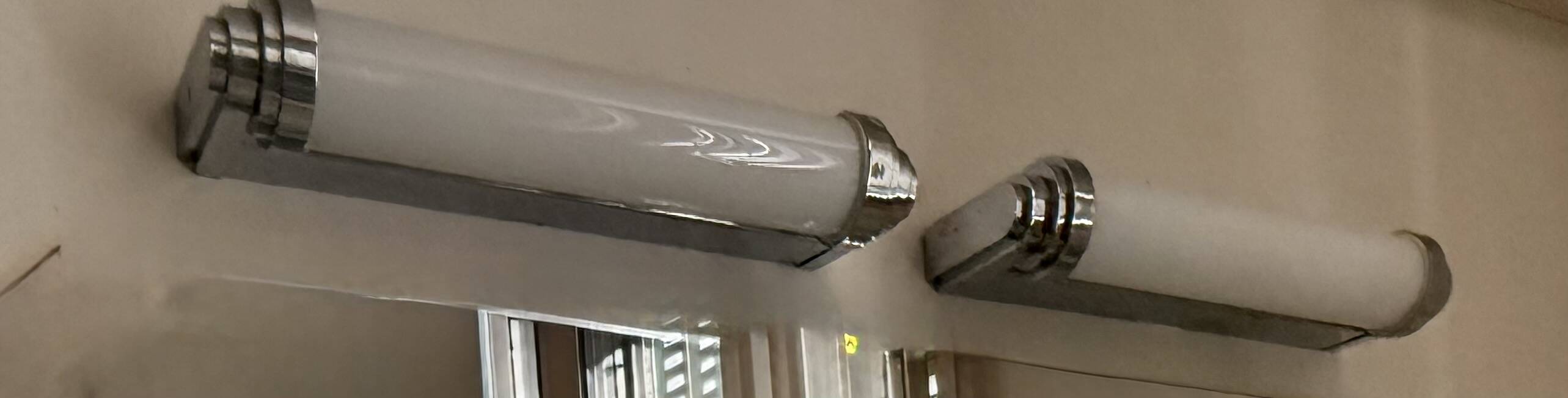 Carlton wall lamp