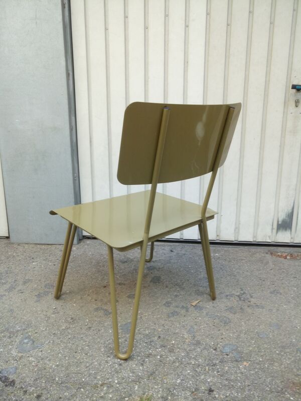 Chaise industrielle d'atelier militaire métal laqué des années 60 vintage