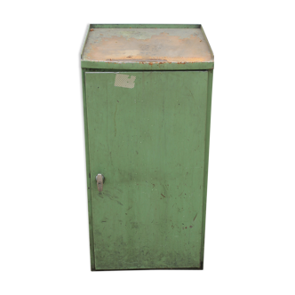 Armoire métallique industrielle verte