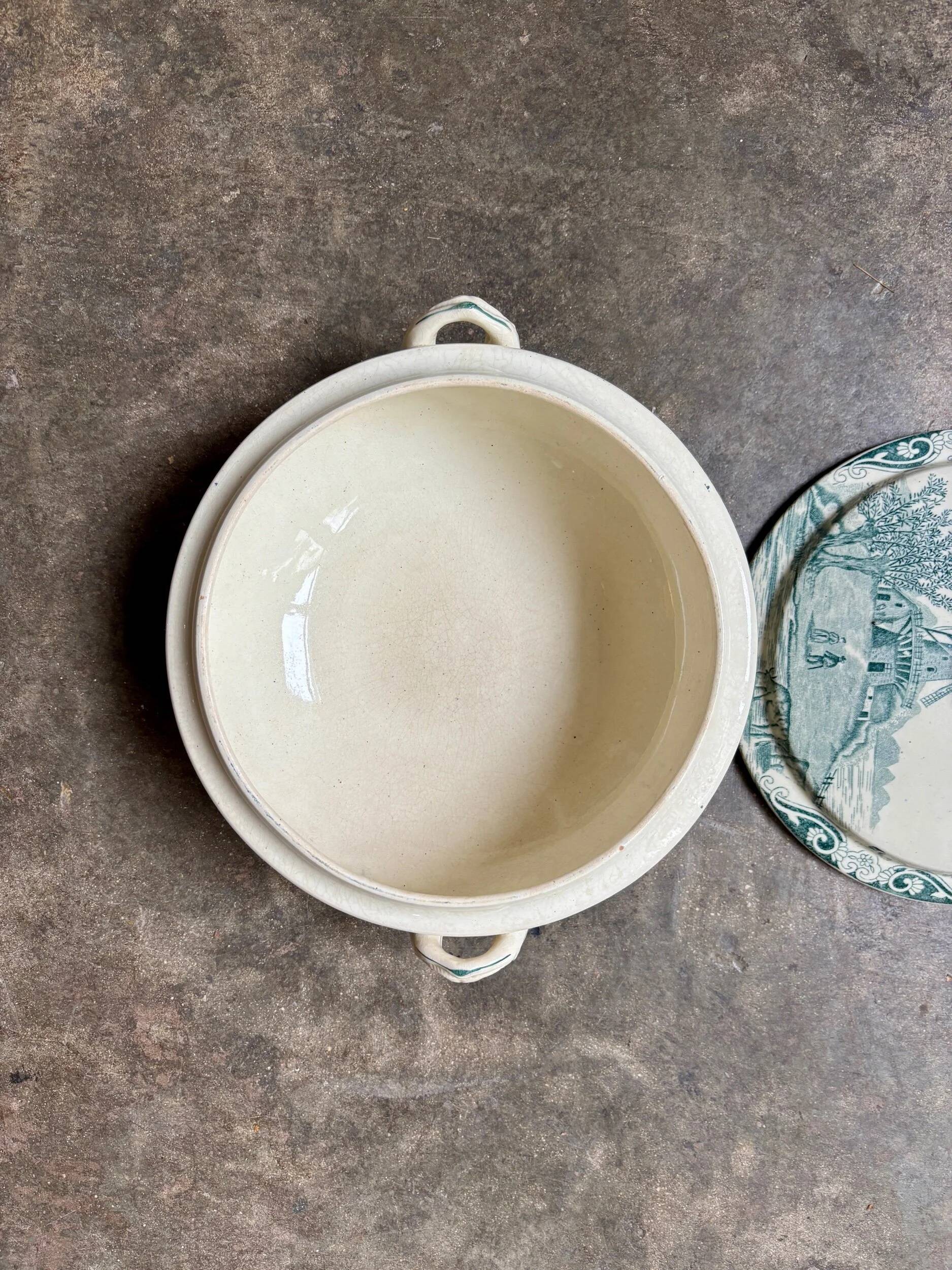 Petite soupière Salins en terre de fer, service "Delft"