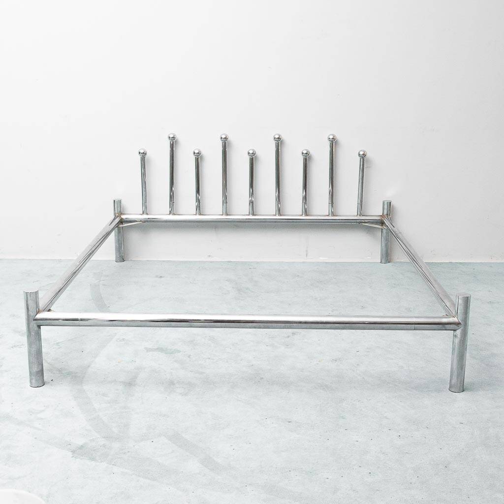 Double bed Frigerio style vintage in chromed steel 1970s modernist