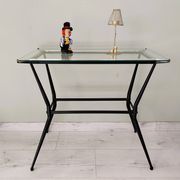 Table d'appoint ancienne en métal et en verre