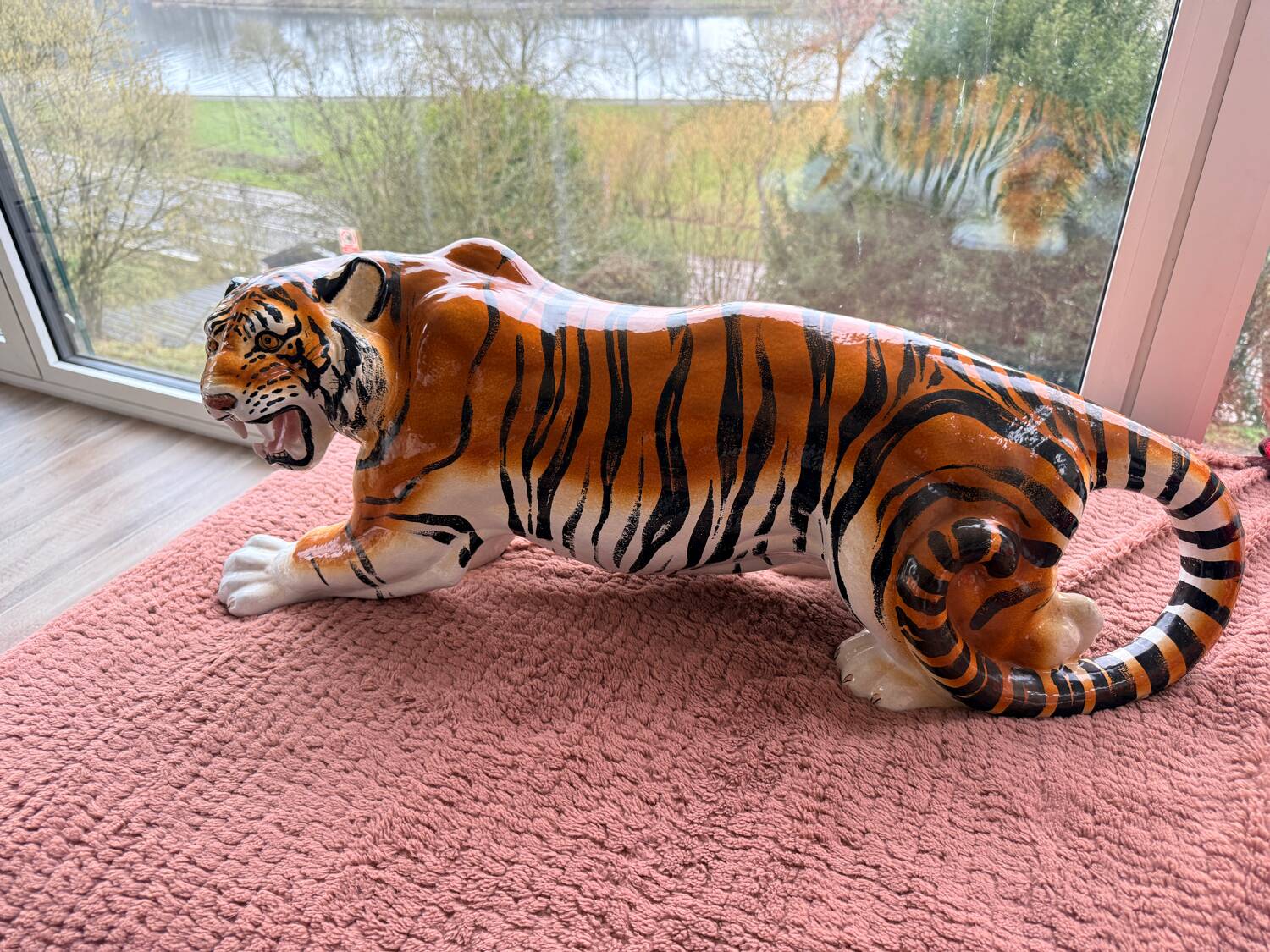 Tiger, Italian sculpture in glazed ceramic.