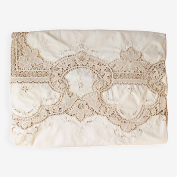 Antique bedspread in Cantù lace & embroidery 440 cm x260 cm