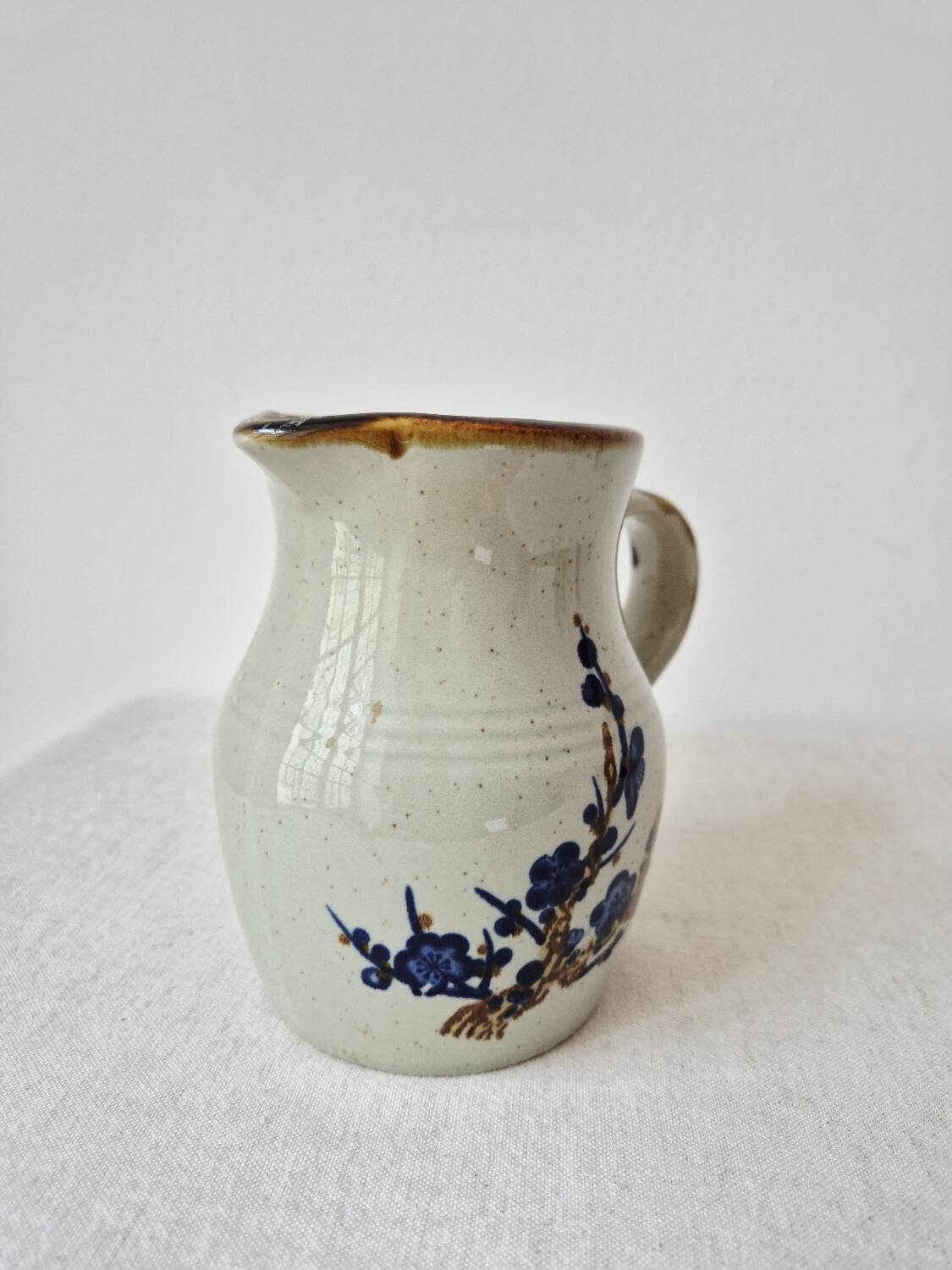 Petit pichet vintage en grès decor floral bleu de cobalt