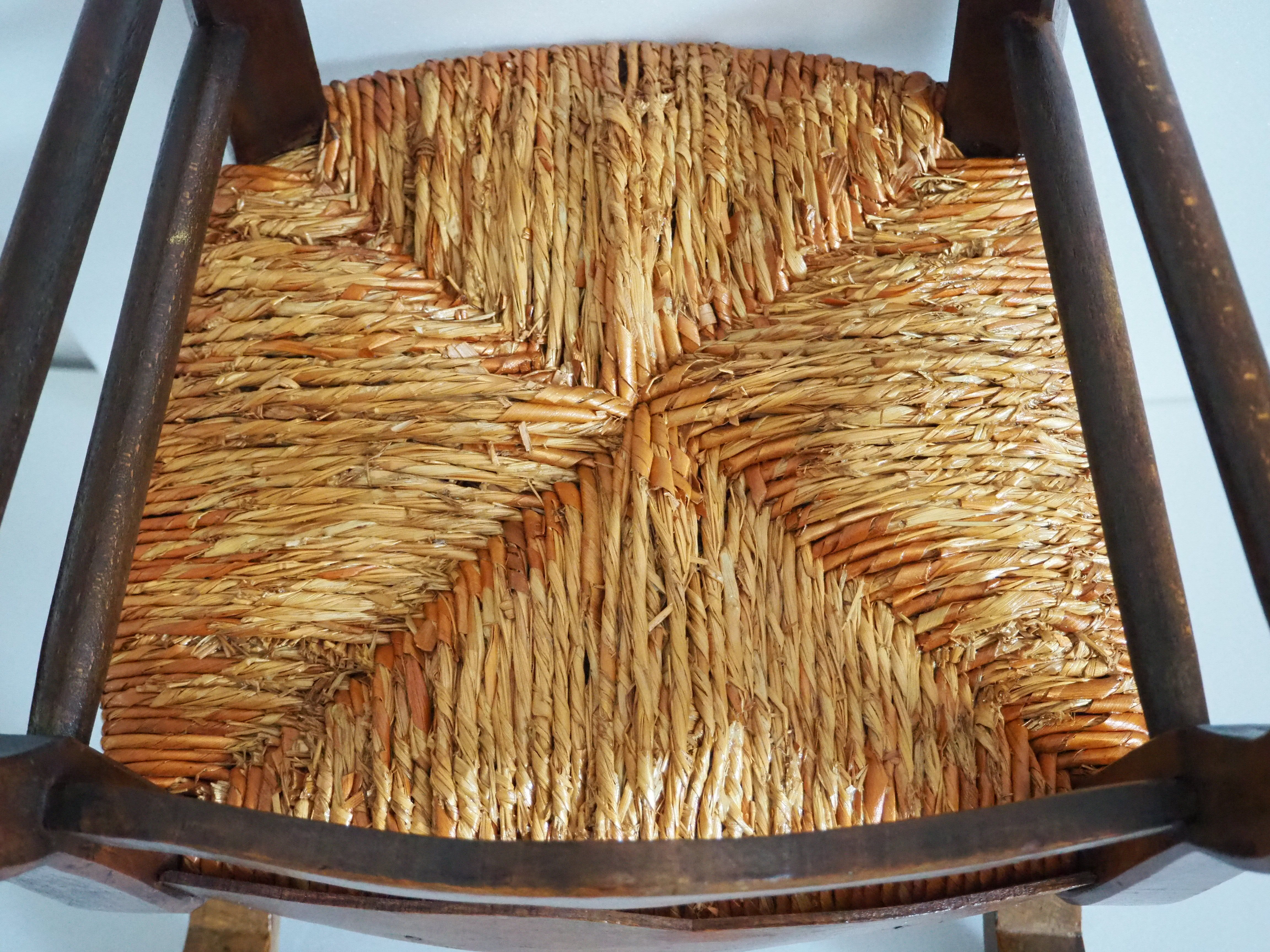 Children's armchair in solid wood with its mulched seat