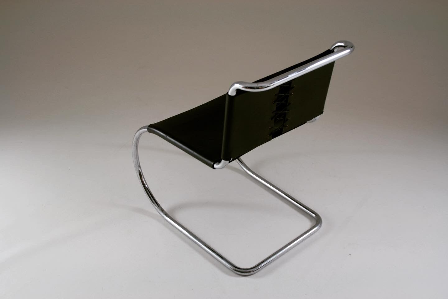 MR chair in leather by Ludwig mies Van der Rohe