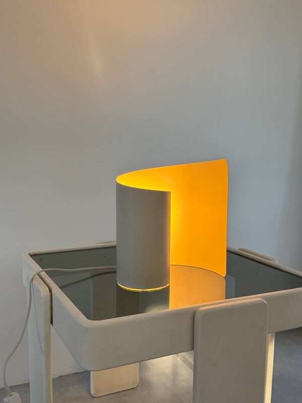 Lampe design postmoderne Tessa en métal laqué édition Brilliant Leuchten années 80
