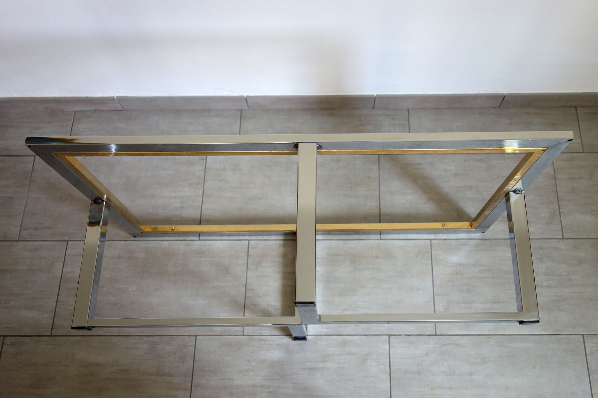 Table basse verre fumé métal chromé laiton 1970