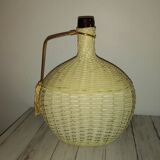 Scoubidou wicker bottle