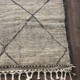 Beni Ouarain white and grey Berber carpet 140x205cm