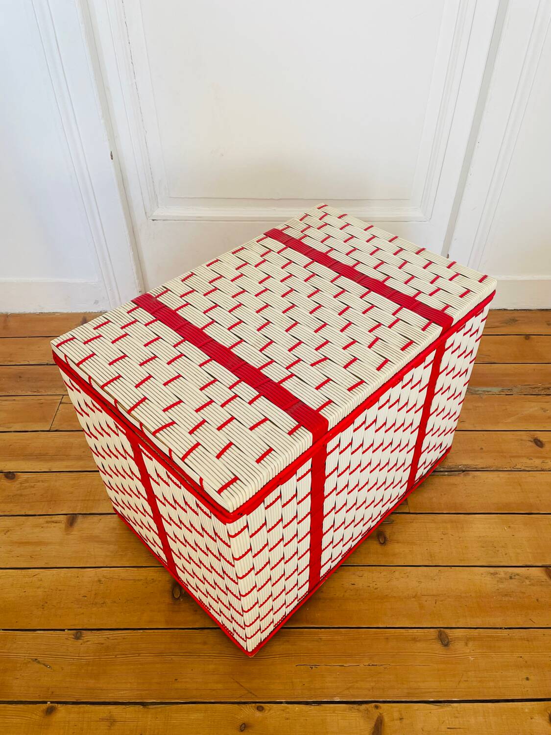 Vintage scoubidou storage chest 1960