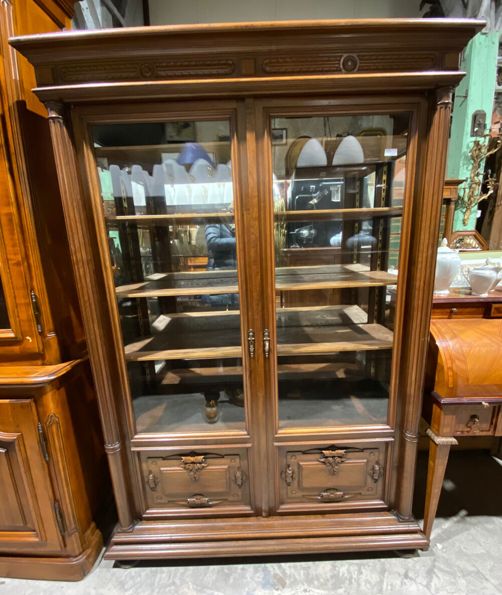 Showcase 2 doors walnut way