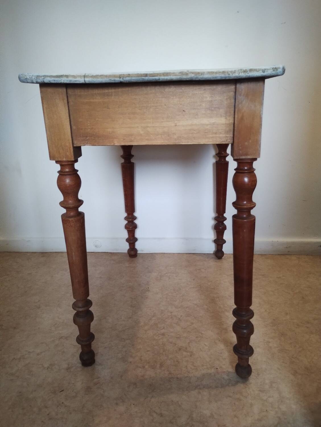 Desk with turned legs