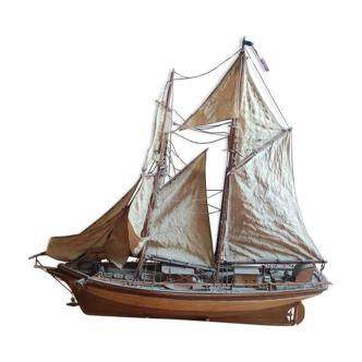 Ancienne maquette de bateau