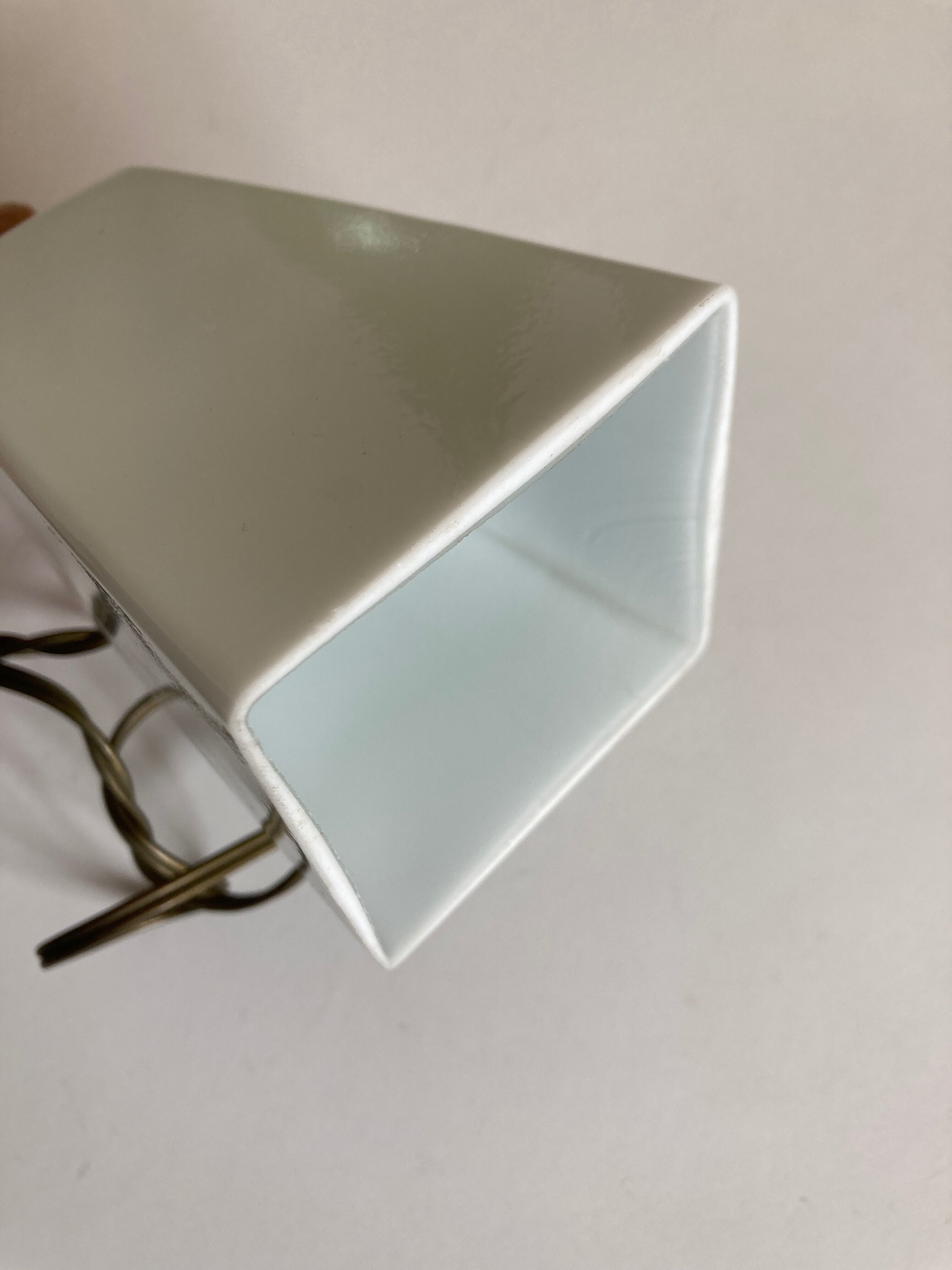 Suspension de salle de bain art déco  moderniste en opaline