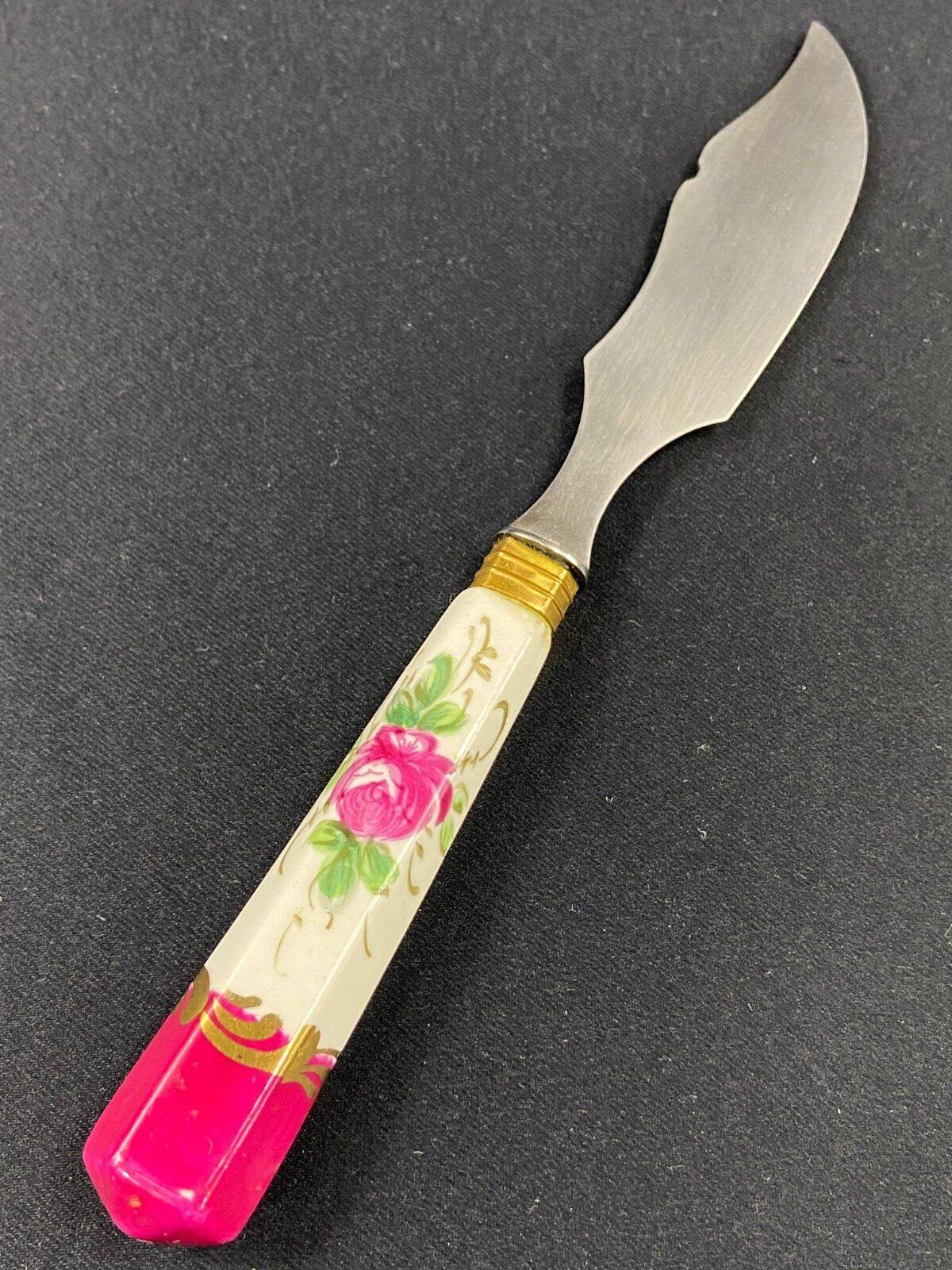 Couteau à beurre avec manche en porcelaine de style Louis XV