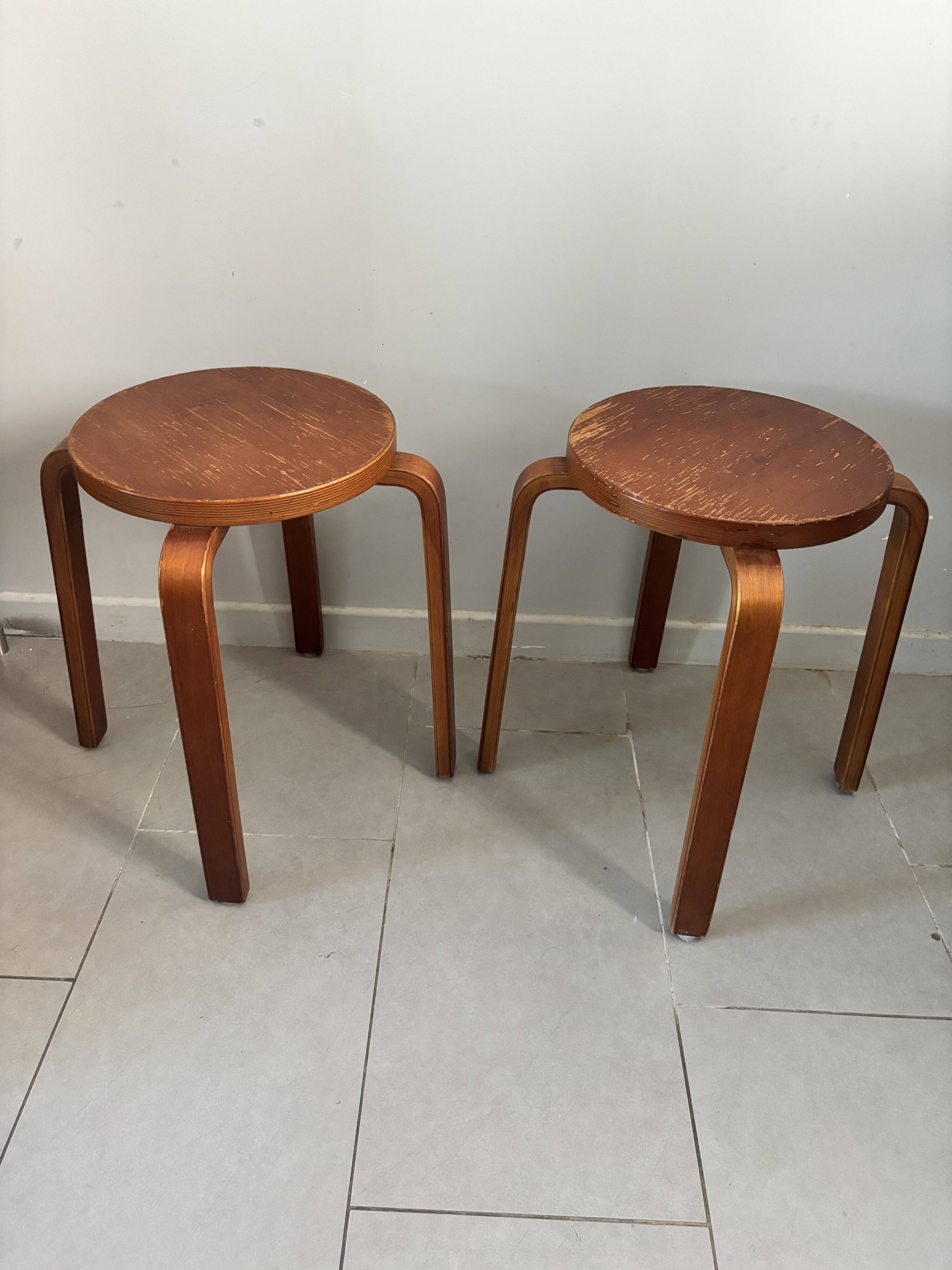 Pair of Artek stools model E60 (rare version with 4 legs), Alvar Aalto