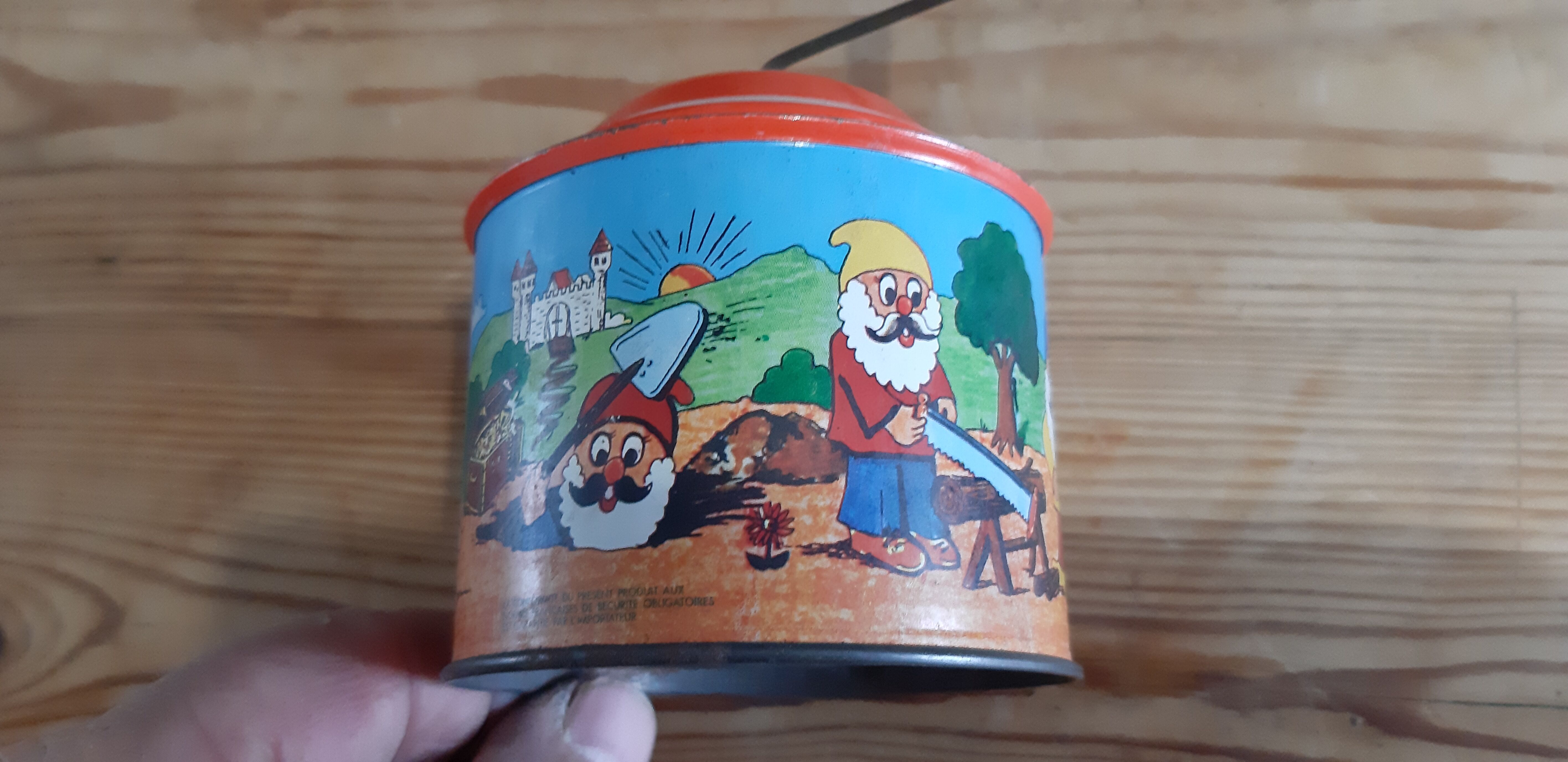 2 toys of the 50s, by Lorenz Bolz