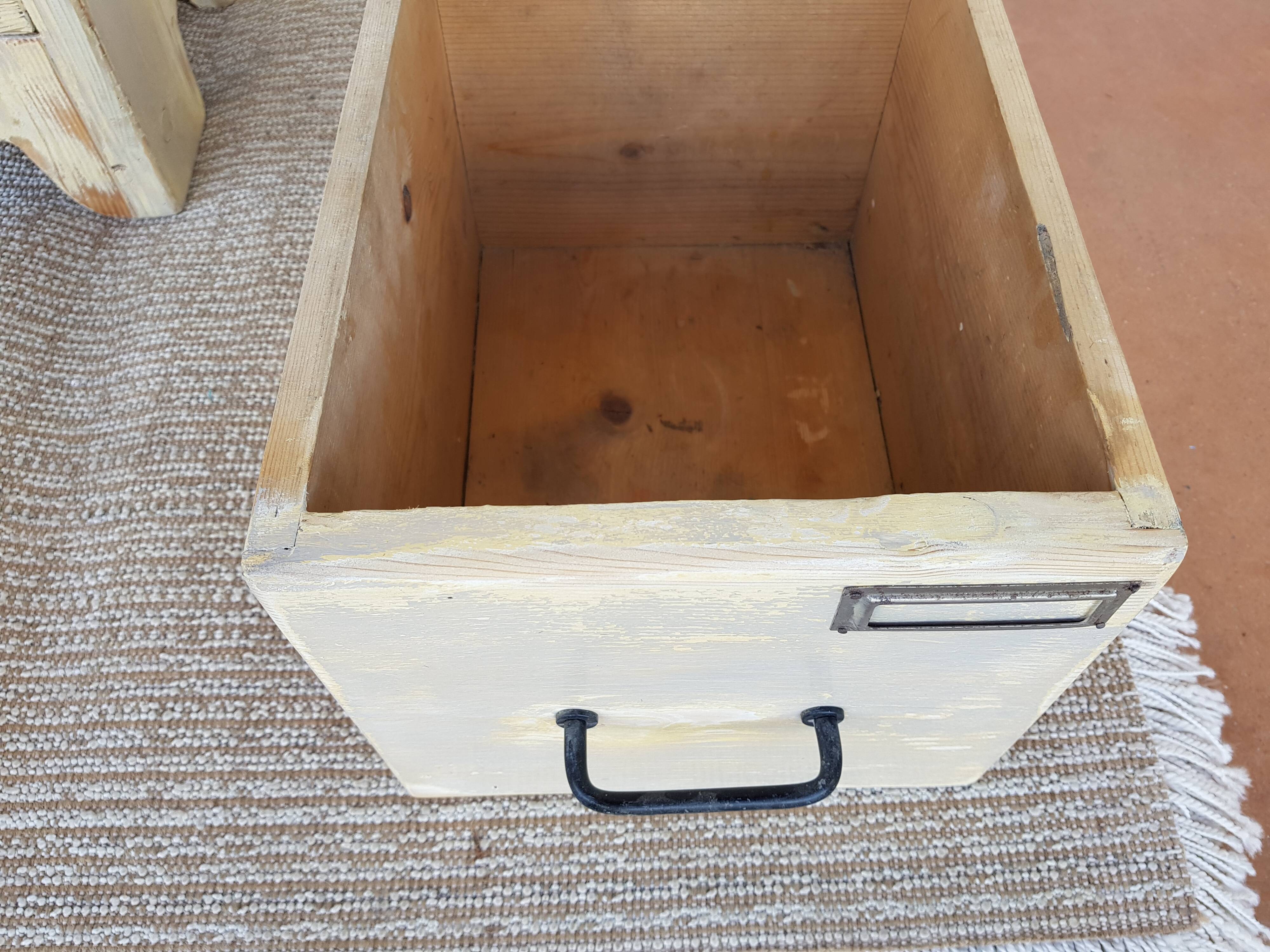 Old-trade furniture with "Grainetier" drawers