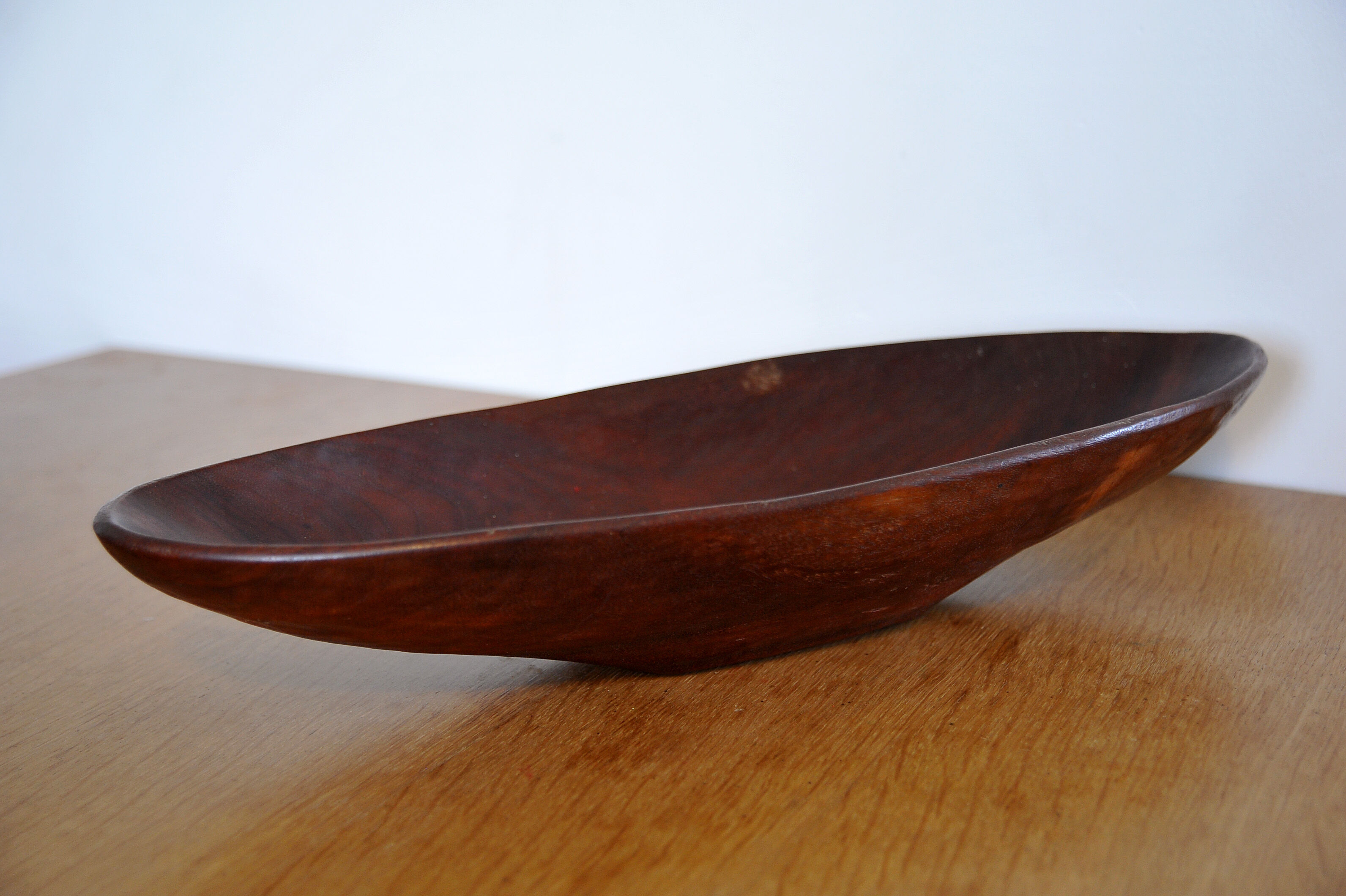 Grand coupe oblongue in mahogany west africa, circa 1970