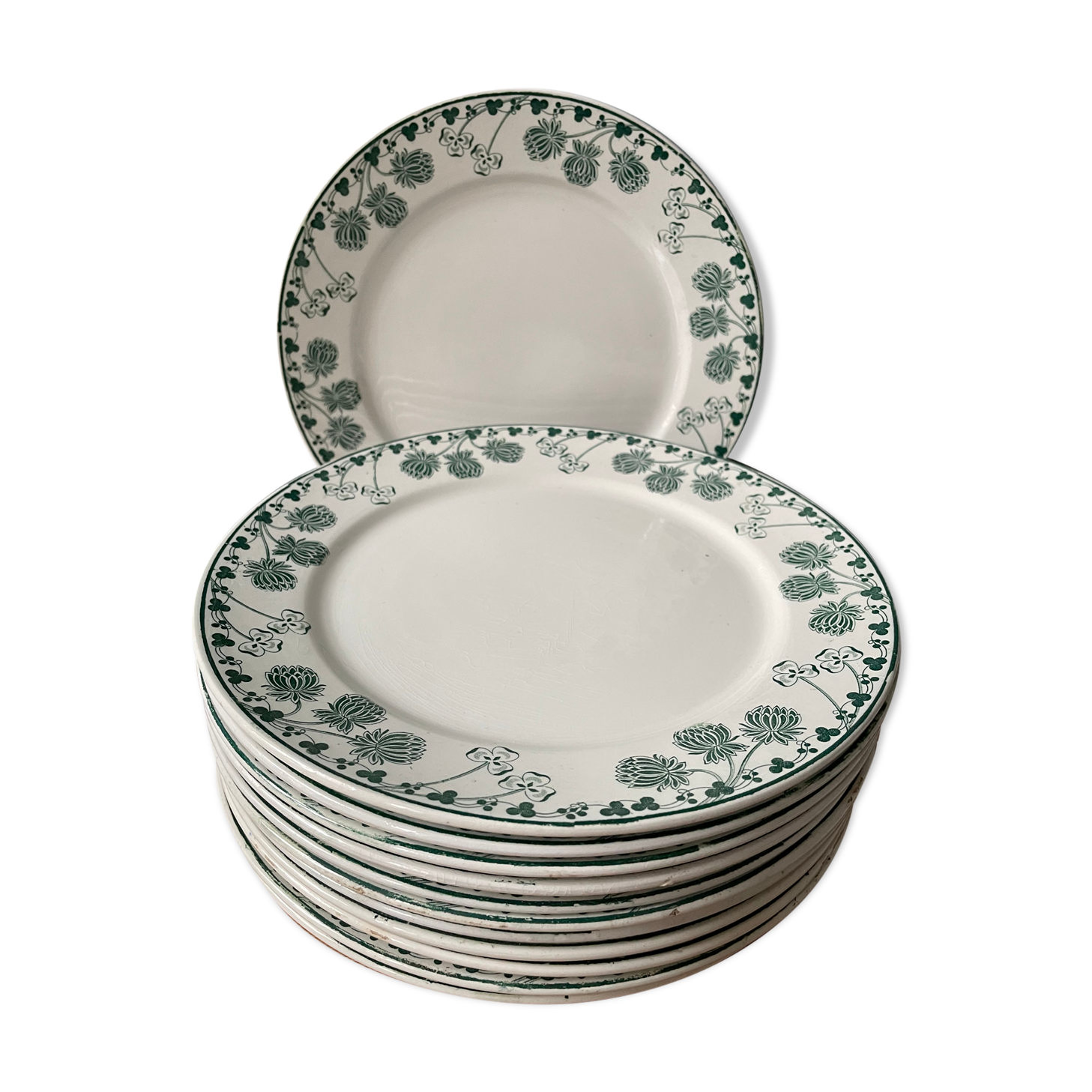 Lot de 12 assiettes plates XIXème Boch Frères Keramis, modèle Trifolium