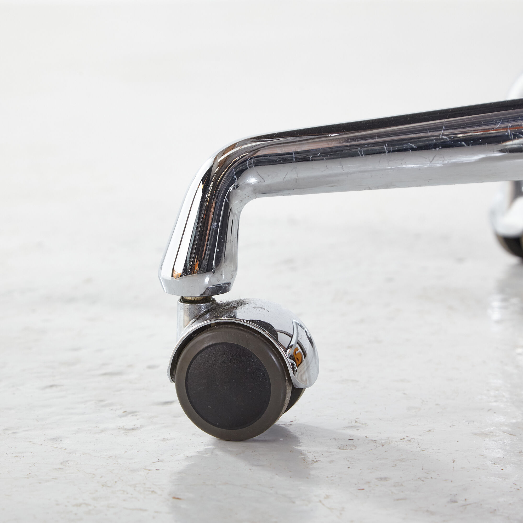 ES104 Lobby chair by Charles & Ray Eames for Vitra