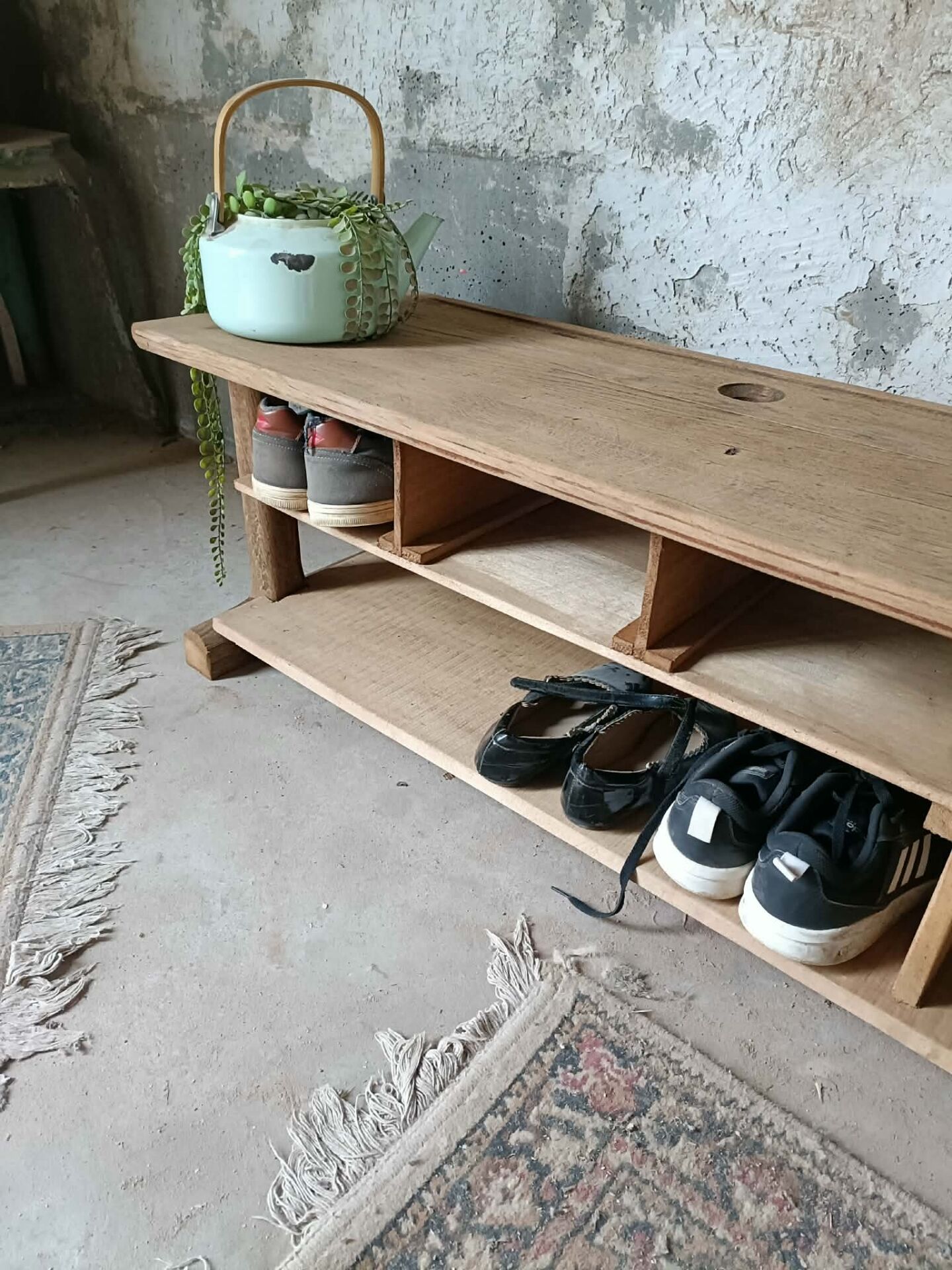 Entrance bench