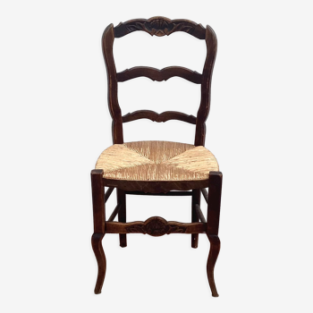 Chaise en bois assise paille tressée dimension : hauteur -93 com-largeur -43cm- profondeur -39cm-