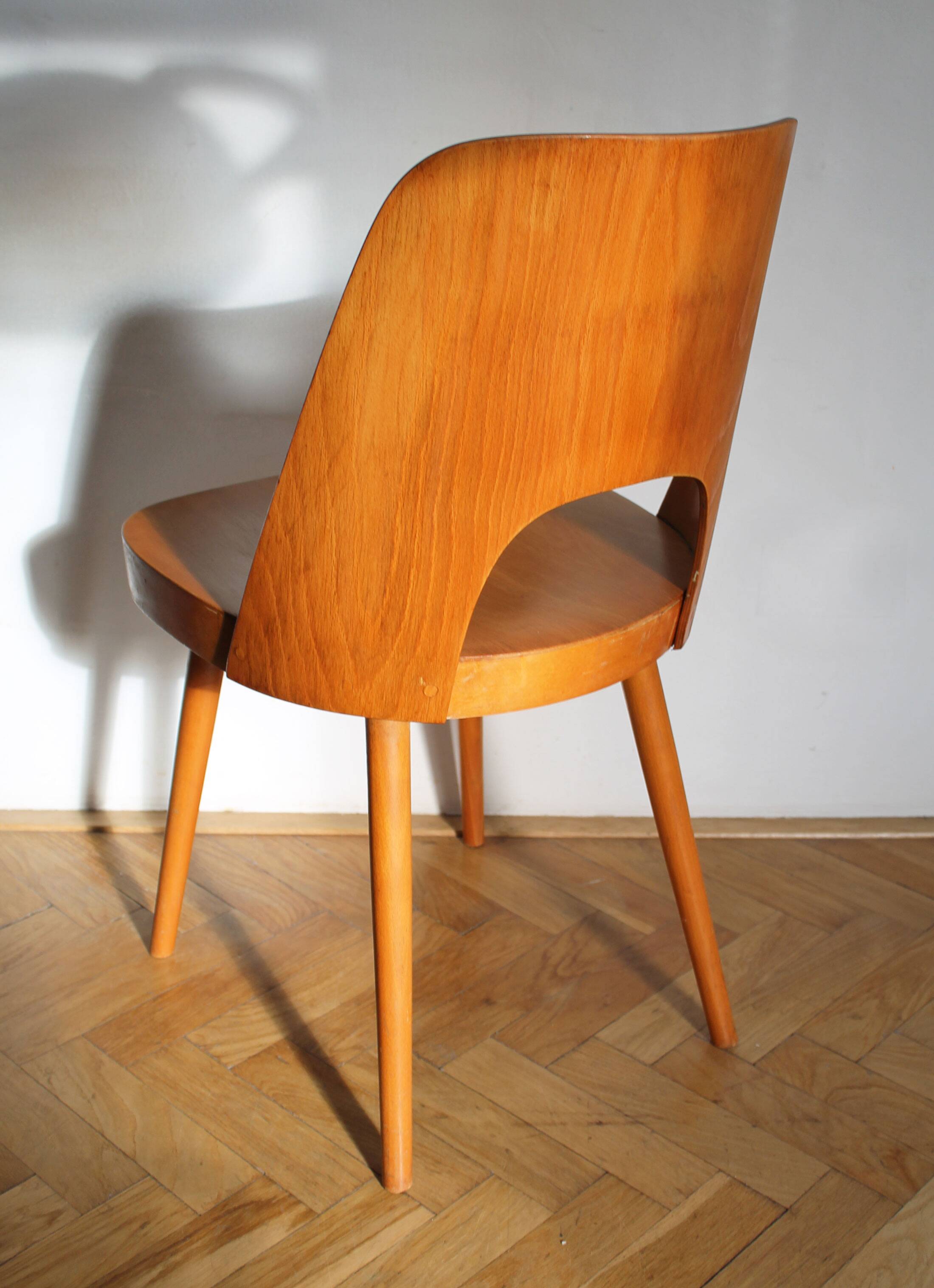 Paire de chaises de salle à manger du milieu du siècle n° 515 par Oswald Haerdtl pour la société TON