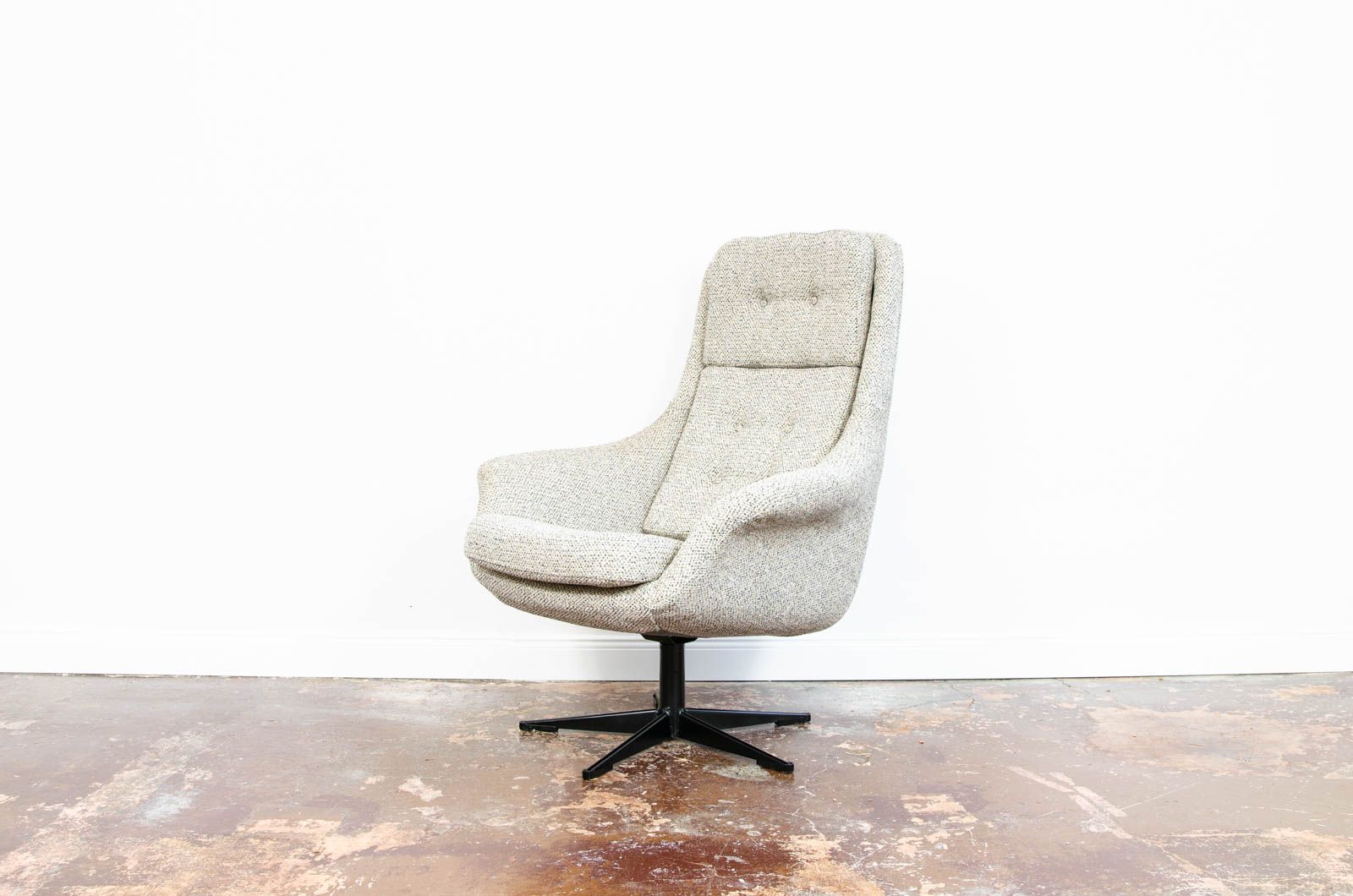 F 015 swivel armchair by Lubusie Fabryki Mebli 1970's