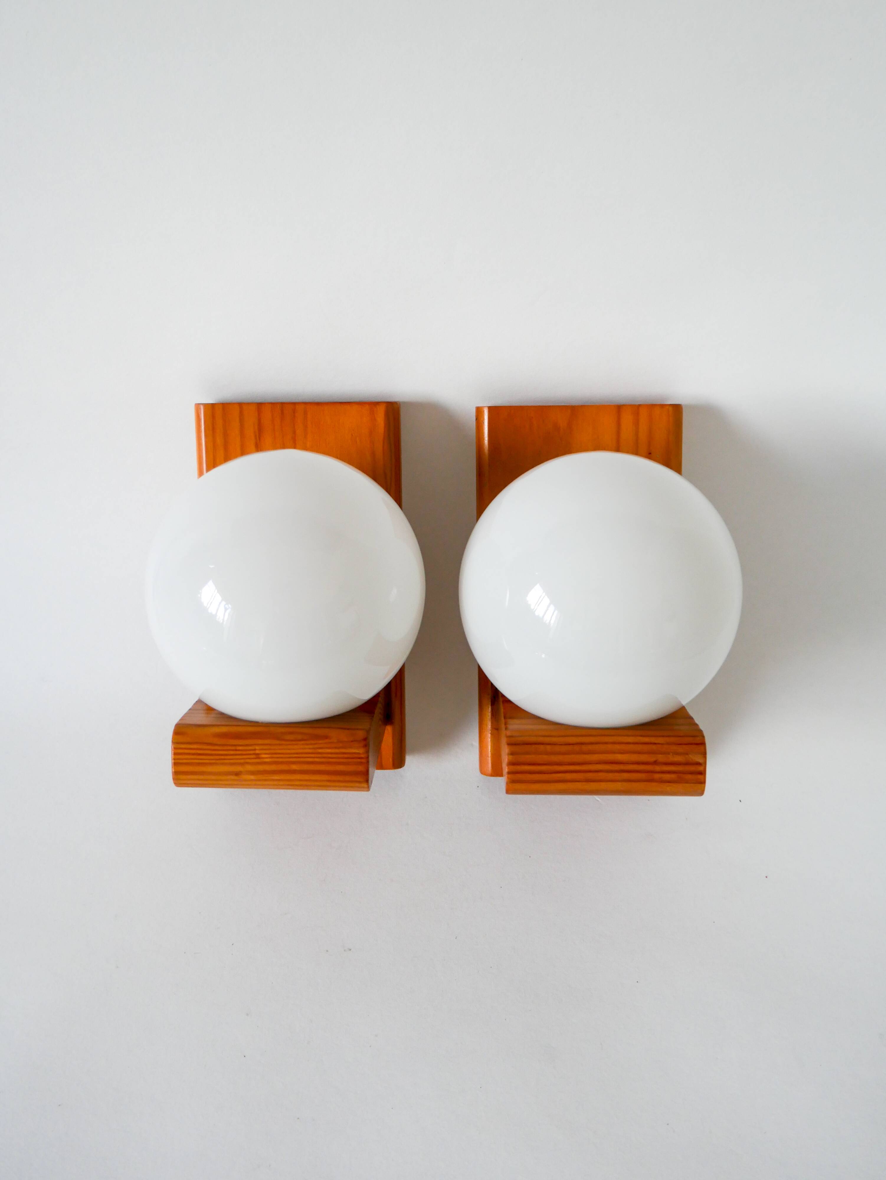 Pair of opaline ball wall lights and pine support 1980