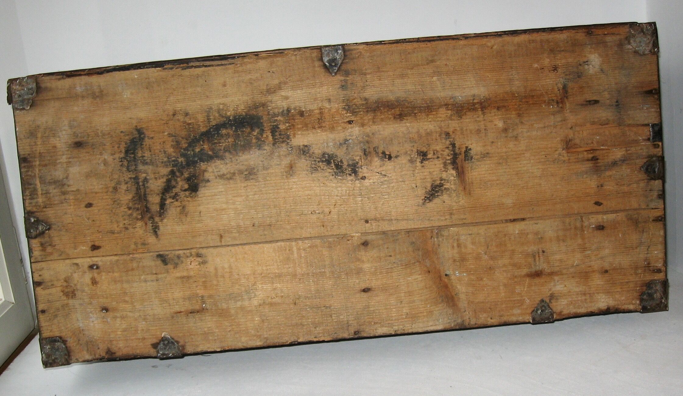 Trunk wood and leather