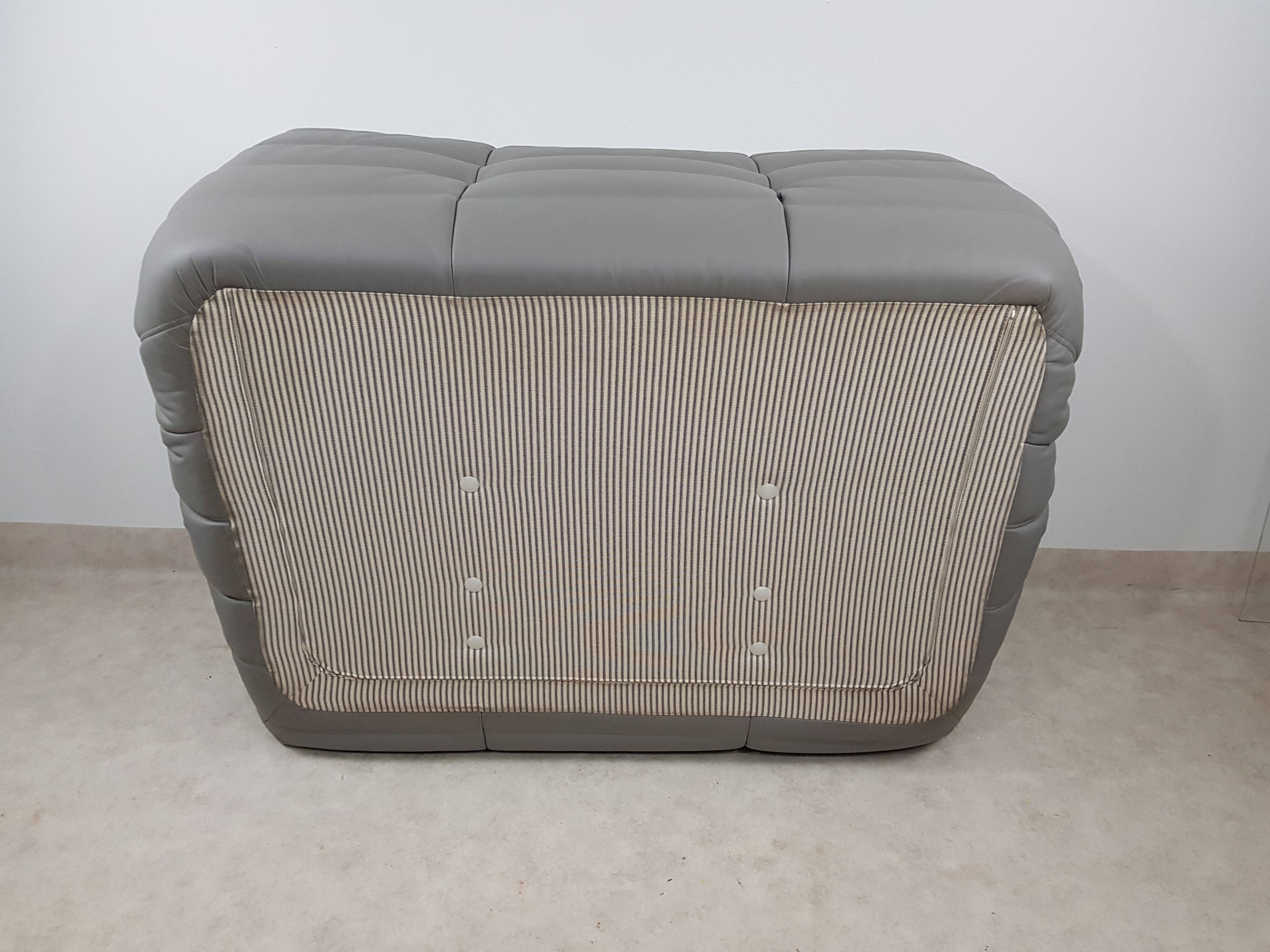 Michel Ducaroy's 2-seater mouse grey leather sofa for Ligne Roset