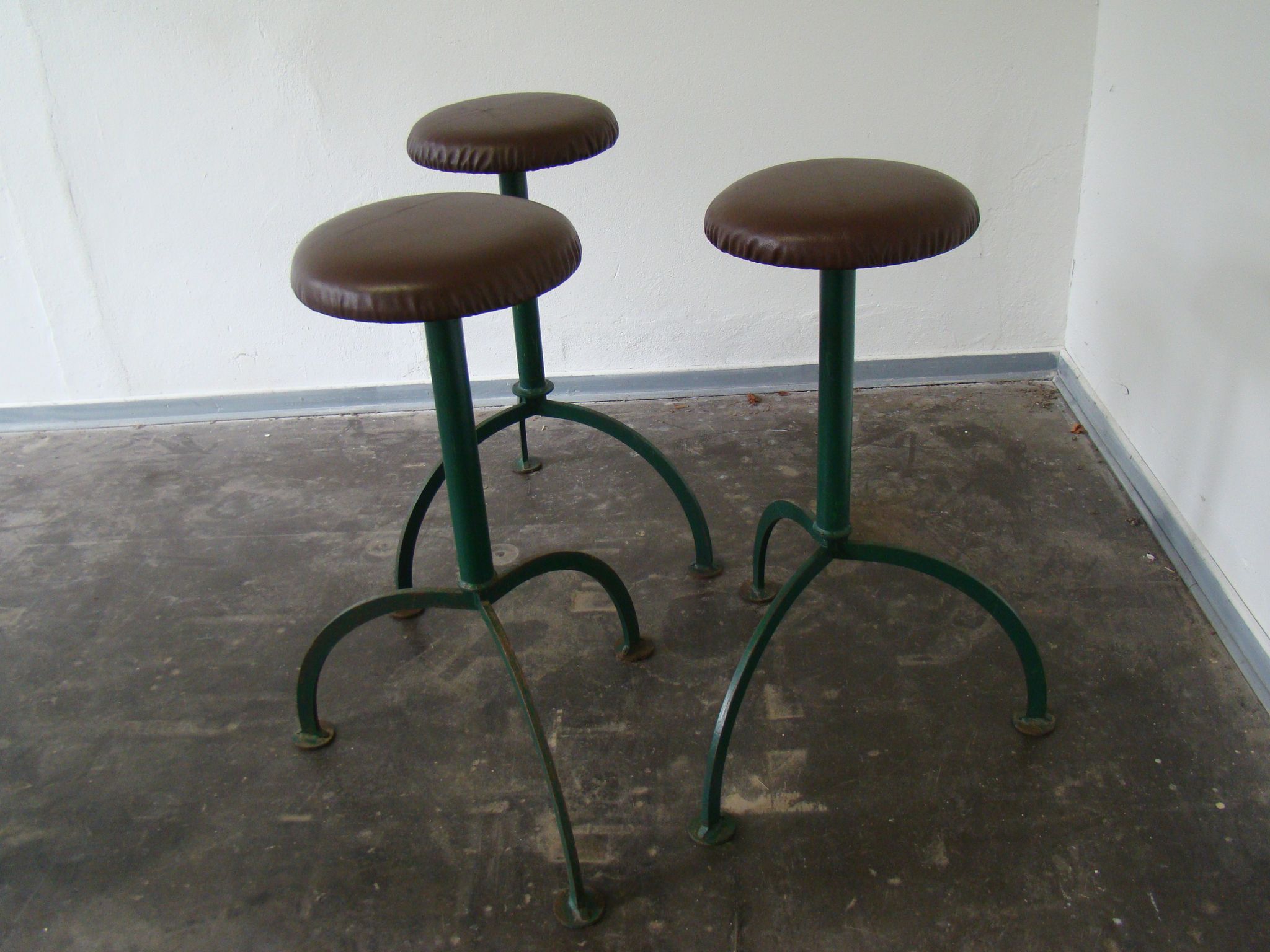 Ensemble de 3 tabourets industriels