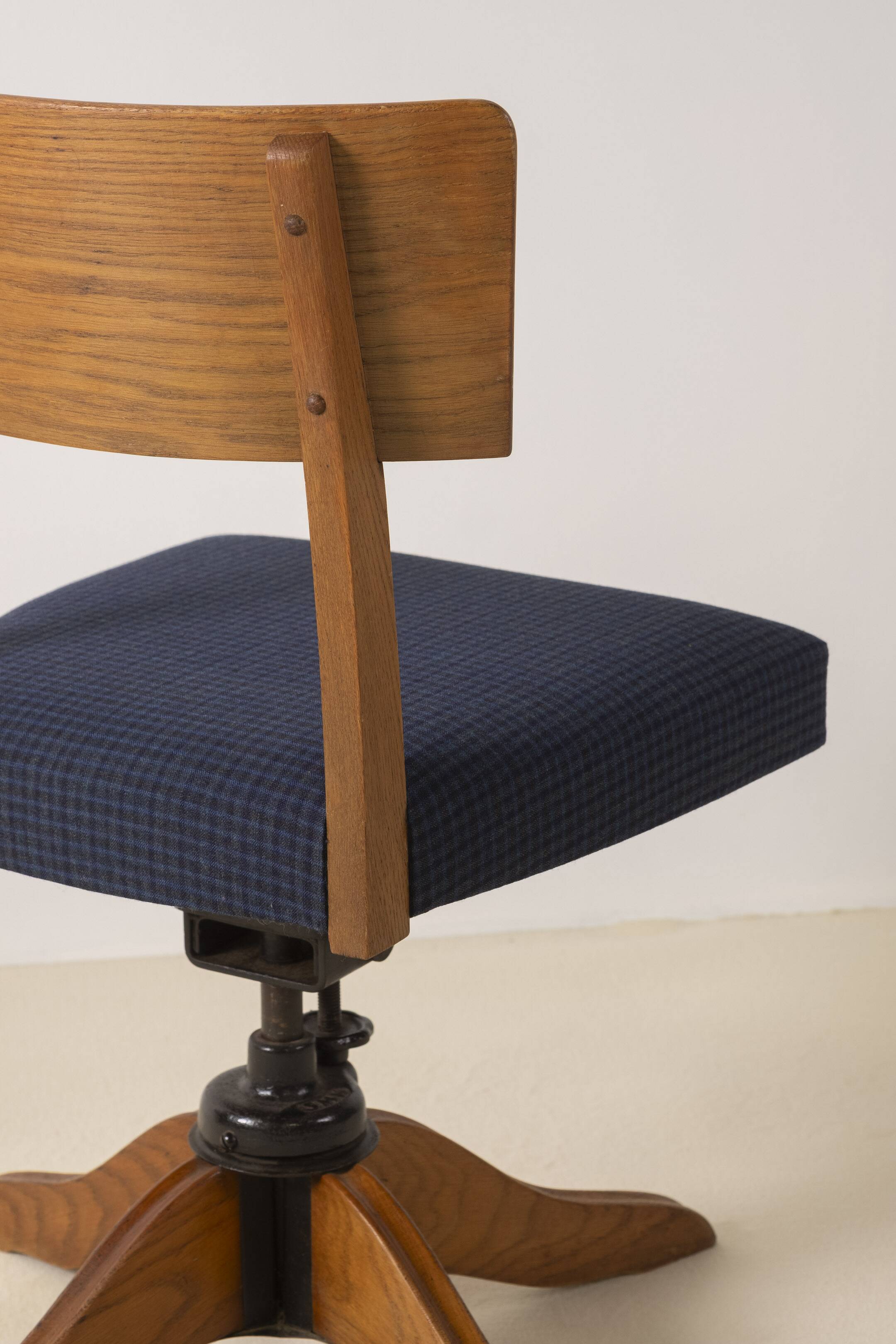 1930's Oak Swivel Office Chair by SMV, Sweden