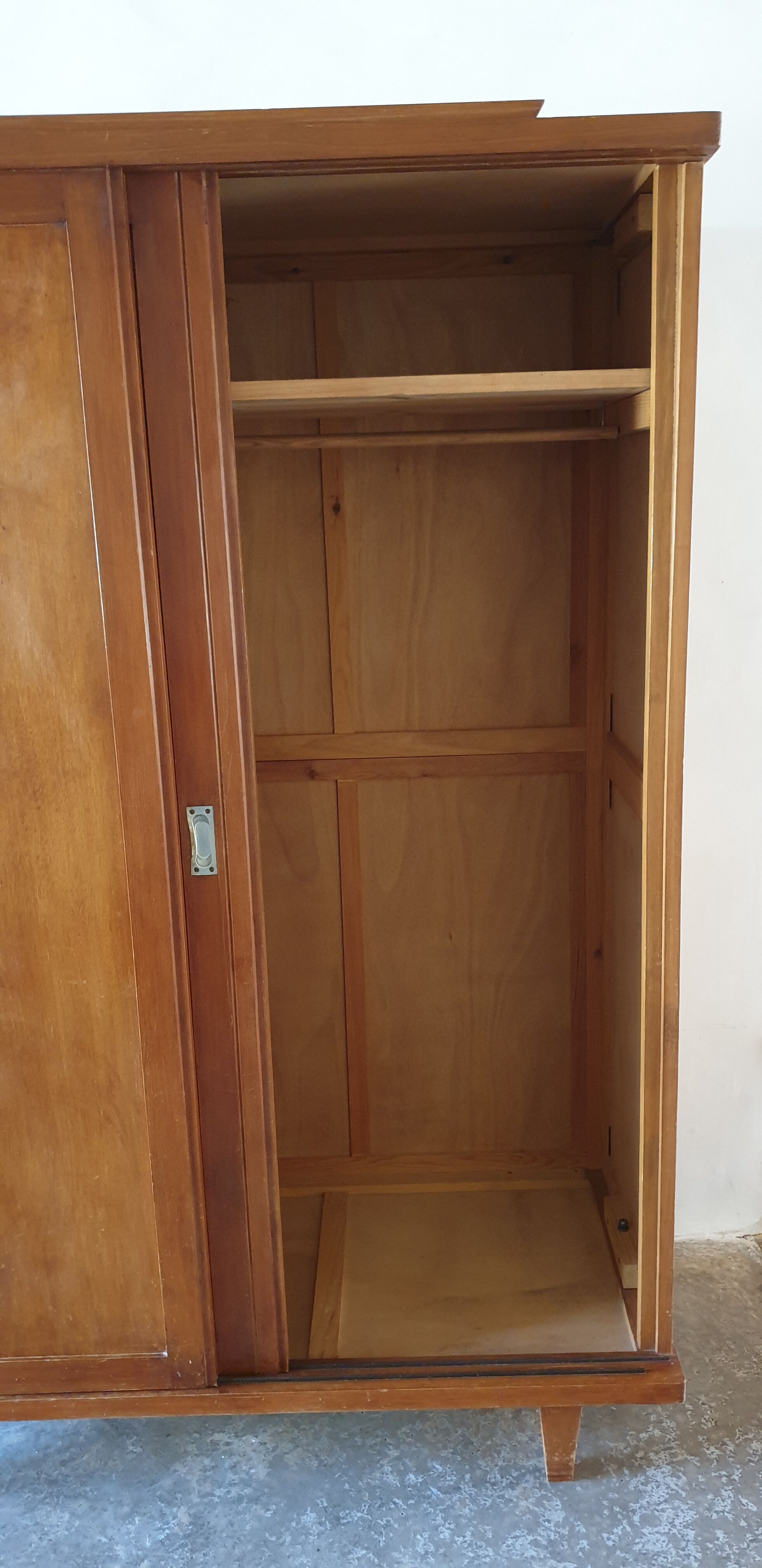 Parisian wardrobe with sliding doors