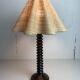 Lampe de table française en bois tourné dans le style de Charles Dudouyt, années 1950