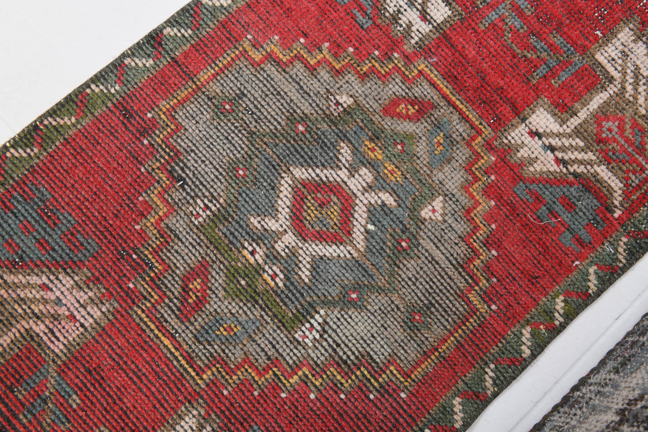 2x3 Red Green Oriental Vintage Rug, 48x89Cm