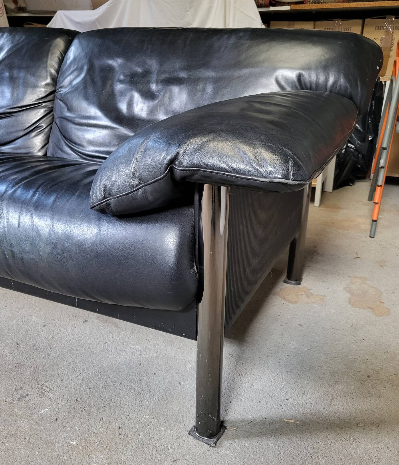 Pierluigi Cerri sofa model Pause signed Poltrona Frau in Black leather Design